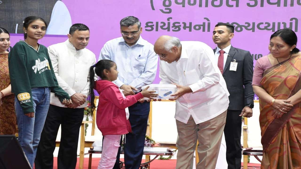 આ તપાસ દરમિયાન જો કોઈ બાળકને વધુ સારવારની જરૂર જણાય તો સરકારી હોસ્પિટલોમાં રિફર કરીને કિડ્ની, હ્રદય રોગ, કેન્સર, લિવર ટ્રાન્સપ્લાન્ટ જેવી સુપર સ્પેશ્યાલિટી સારવાર વિના મુલ્યે રાજ્ય સરકાર આપે છે.