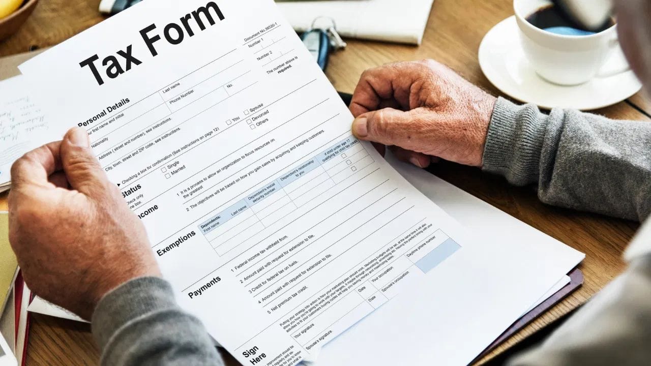 ઇન્કમ ટેક્સ ધારા 156: એસેસમેન્ટ વર્ષ પૂર્ણ થયા બાદ જો ટેક્સ, વ્યાજ અથવા દંડની કોઈ રકમ બાકી હોય, તો વિભાગ તમારી પાસે ડિમાન્ડ નોટિસ મોકલે છે. આ નોટિસને ઇન્કમ ટેક્સ ધારા 156 નોટિસ તરીકે ઓળખવામાં આવે છે.