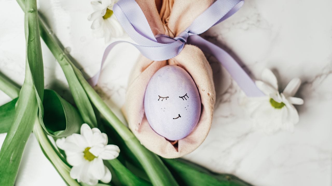 શિયાળામાં ભેજમાં ઘટાડો થાય છે, જેની સીધી અસર આપણી ત્વચા પર પડે છે. આ ઋતુમાં ઘણી મહિલઓને વજાઈનામાં ખંજવાળ, બળતરા અને ડ્રાયનેસનો અનુભવ થાય છે. આનાથી તેમના જાતીય જીવન પર અસર પડે છે. ક્યારેક, ઉઠવું અને બહાર જવું પણ મુશ્કેલ બની જાય છે.