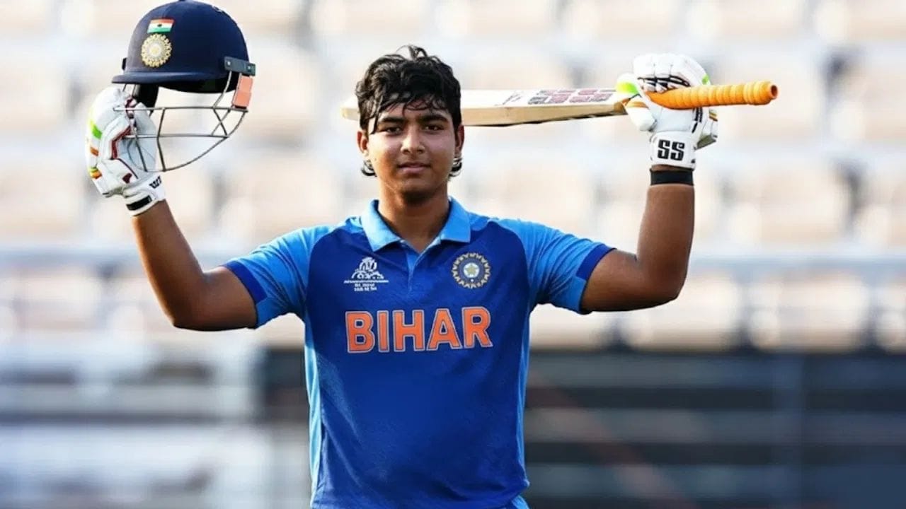 એનો અર્થ એ થયો કે, છેલ્લા 14 મહિનામાં, 14 વર્ષીય વૈભવ સૂર્યવંશીએ રાજસ્થાન રોયલ્સ, ઇન્ડિયા અંડર-19, ઇન્ડિયા A અને સૈયદ મુશ્તાક અલી ટ્રોફીમાં સદી ફટકારી છે. એકમાત્ર ટુર્નામેન્ટ જેમાં વૈભવે તે 14 મહિનામાં સદી ફટકારી નથી તે ગયા વર્ષે અંડર-19 એશિયા કપ હતો. આશા છે કે, તે આ વર્ષના અંડર-19 એશિયા કપમાં સદી ફટકારશે. (PC: PTI/GETTY)
