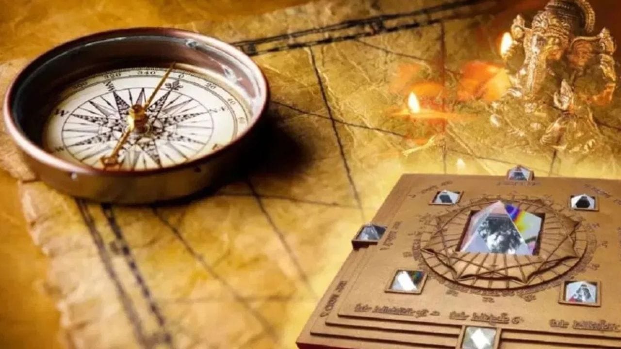 વાસ્તુ મુજબ સાંજ પછી કેટલીક વસ્તુઓનું દાન ખાસ કરીને ટાળવા જણાવાયું છે. એવું માનવામાં આવે છે કે સૂર્યાસ્ત પછી દાન કરવું ભિક્ષા જેવી સ્થિતિનું પ્રતીક બની શકે છે, જેનાથી ઘર પર આર્થિક અસ્થિરતા આવી શકે છે. ખાસ કરીને ઘરમાં પ્રવેશ કરતી વખતે અથવા સાંજ બાદ વાસ્તુના નિયમોનો ભંગ કરવાથી દેવી લક્ષ્મી નારાજ થાય છે એવી માન્યતા છે.