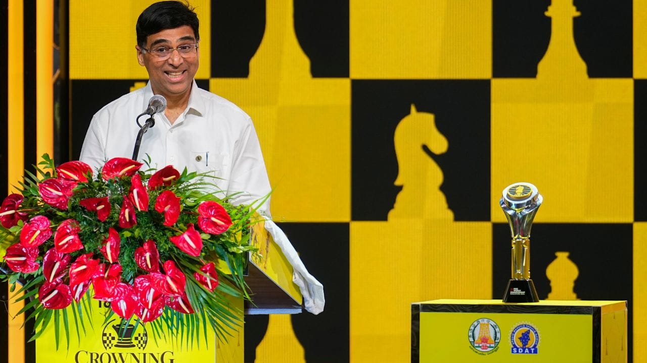  15 એપ્રિલ 2021ના ​​રોજ આનંદના પિતાનું 92 વર્ષની વયે અવસાન થયું હતુ.