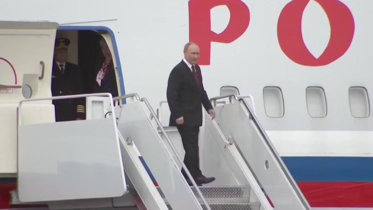 Vladimir Putin plane Flying Kremlin Luxury Security Cost Revealed (5)