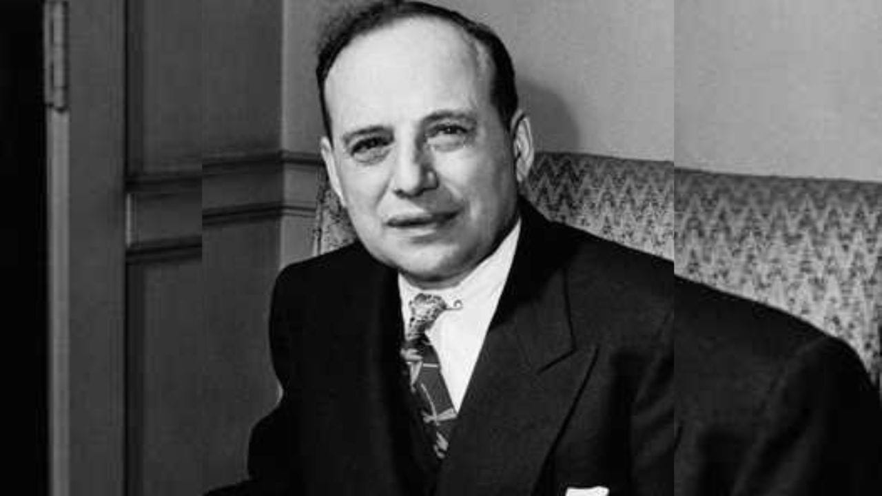 56 વર્ષની ઉંમરમાં વોરેન બફેટ અરબપતિ બની ગયો હતો. હેથવેના શેર વિશ્વમાં સૌથી મોંઘા છે. બર્કશાયર હેથવેના શેરની કિંમત 468.37 અમેરિકન ડોલર છે. તમને જણાવી દઈએ કે, 13 વર્ષની ઉંમરમાં તેમણે પહેલી વખત ટેક્સ ફાઈલ કર્યા હતા.