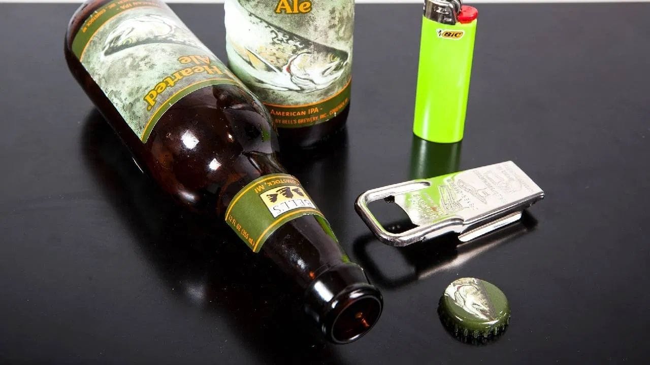 તમને જાણીને નવાઈ લાગશે કે આ કાચની બોટલ કેપમાં 21 ધાર હોય છે. રસપ્રદ વાત એ છે કે આ ડિઝાઇન નવી નથી પણ 1892 થી ઉપયોગમાં છે. આ 21 પાંસળીઓની પેટર્નનું ખાસ મહત્વ છે.