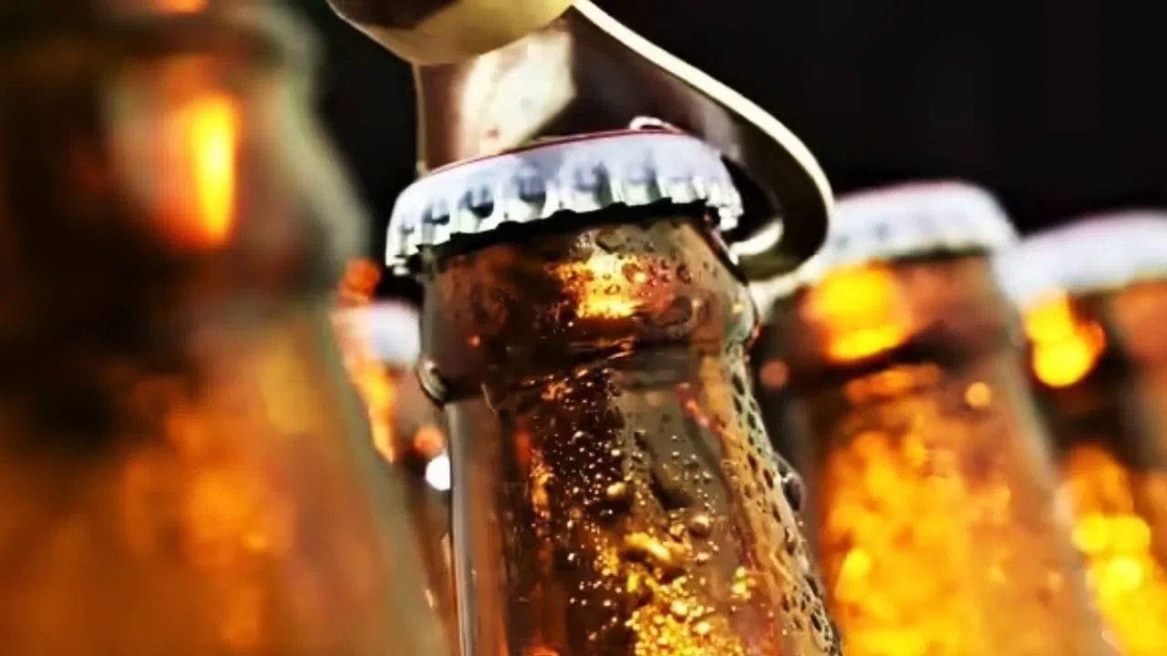 વિલિયમ પેઇન્ટરે પીણાંના કેન અને બોટલોને સીલ કરવા માટે એક મશીનની શોધ કરી. વિલિયમ પેઇન્ટરે બાલ્ટીમોરમાં ક્રાઉન કોર્ક અથવા ક્રાઉન કેપ એન્ડ કંપની ચલાવી હતી. તેમણે બીયર કેપ્સ બનાવવાનો પણ પ્રયોગ કર્યો.