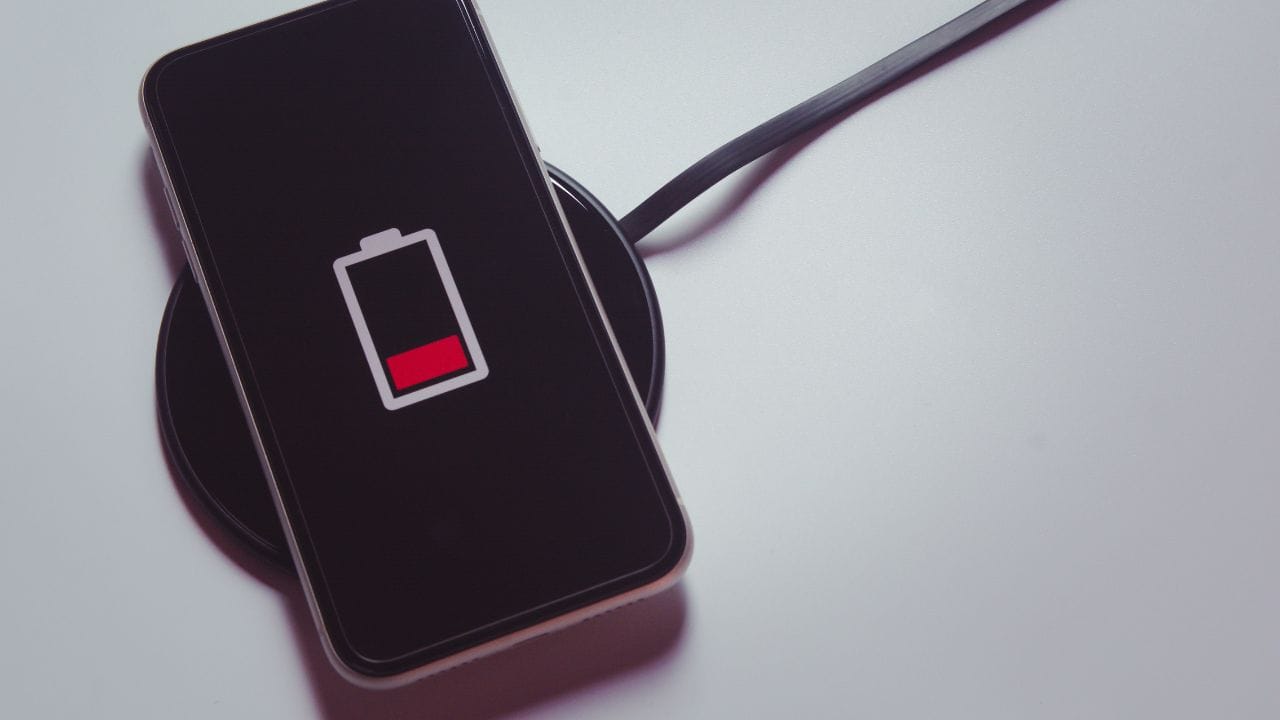 અહેવાલો અનુસાર, 2030 સુધીમાં વિશ્વમાં 25 અબજથી વધુ સ્માર્ટ ઉપકરણો હશે. વાયરલેસ પાવર ટ્રાન્સમિશન શક્ય બન્યા પછી દરેક ઉપકરણ માટે અલગ ચાર્જરની જરૂર નહીં રહે. ઘરોમાં વાયરના ગૂંચમાંથી મુક્તિ મળશે, ઇલેક્ટ્રિક વાહનો સરળતાથી ચાર્જ થઈ શકે છે, હોસ્પિટલમાં વાયર ઓછા હોવાથી વીજ શોકનો જોખમ ઘટશે, અને પાણીની અંદર રોબોટ્સ અને સબમરીન ઉપકરણોને પણ વાયરલેસ રીતે ચાર્જ કરી શકાશે.