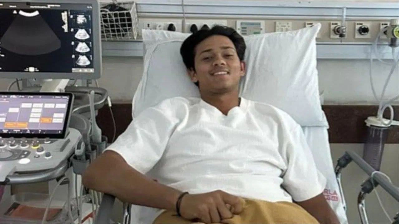 યશસ્વી જયસ્વાલે ઇન્સ્ટાગ્રામ પર તેની બીમારી વિશે અપડેટ આપ્યું. પુણેમાં હરિયાણા સામે સૈયદ મુશ્તાક અલી ટ્રોફી મેચ દરમિયાન જયસ્વાલને અચાનક હોસ્પિટલમાં લઈ જવામાં આવ્યો હતો, જ્યાં તેને ગંભીર ગેસ્ટ્રોએન્ટેરિટિસ હોવાનું સામે આવ્યું હતું.