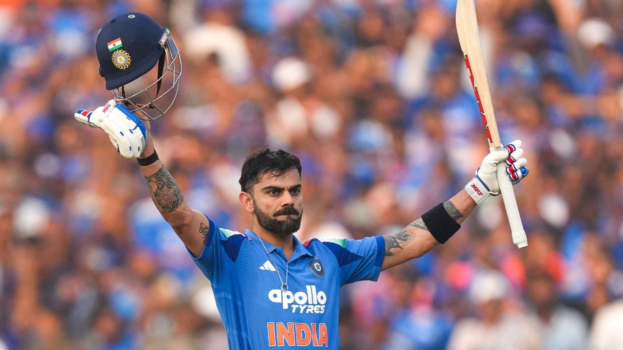 ભારતના સ્ટાર બેટ્સમેન વિરાટ કોહલીએ પણ ટી20 અને ટેસ્ટ ફોર્મેટમાંથી સંન્યાસ લઈ ચૂક્યા છે. વિરાટ કોહલીએ પણ ટી20 વર્લ્ડકપ 2024 બાદ ટી20 ઈન્ટરનેશનલ ક્રિકેટમાંથી સંન્યાસ લીધો હતો. રોહિતના ટેસ્ટ સંન્યાસના 5 દિવલ બાદ 1 2મેના રોજ આ ખેલાડીએ ટેસ્ટ ક્રિકેટમાંથી સંન્યાસ લીધો હતો.