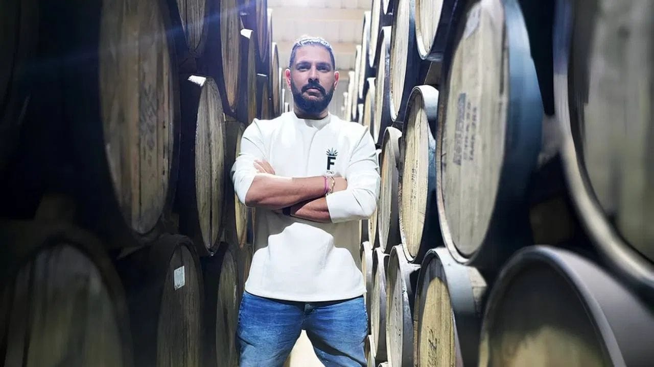 યુવરાજ સિંહ પહેલા, ઇંગ્લેન્ડના ભૂતપૂર્વ કેપ્ટન અને દિગ્ગજ ઓલરાઉન્ડર ઇયાન બોથમ, ઓસ્ટ્રેલિયાના ભૂતપૂર્વ કેપ્ટન રિકી પોન્ટિંગ, ઇંગ્લેન્ડના ભૂતપૂર્વ ફાસ્ટ બોલર જેમ્સ એન્ડરસન અને ઇંગ્લેન્ડના કેવિન પીટરસન જેવા ખેલાડીઓ પણ દારૂના બિઝનેસમાં પ્રવેશ કરી ચૂક્યા છે.