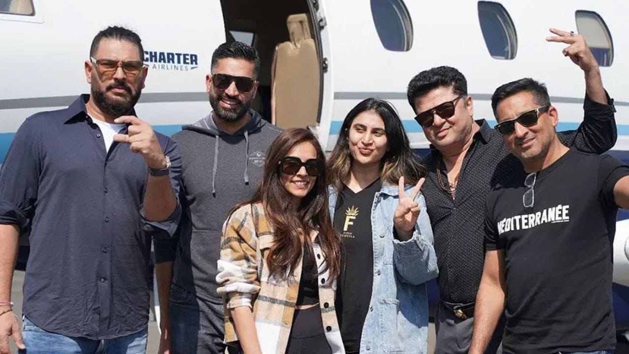 ભારતમાં ફિનો હરિયાણા, દિલ્હી, મહારાષ્ટ્ર અને પસંદગીના ડ્યુટી-ફ્રી સ્ટોર્સ (દિલ્હી, અમદાવાદ એરપોર્ટ અને મુંબઈ) માં ઉપલબ્ધ છે. શરૂઆતની કિંમત લગભગ ₹14,000 છે. "ફિનો" નામનો અર્થ "નિષ્ફળતા એ વિકલ્પ નથી" થાય છે, તે યુવરાજની કારકિર્દીથી પ્રેરિત છે.