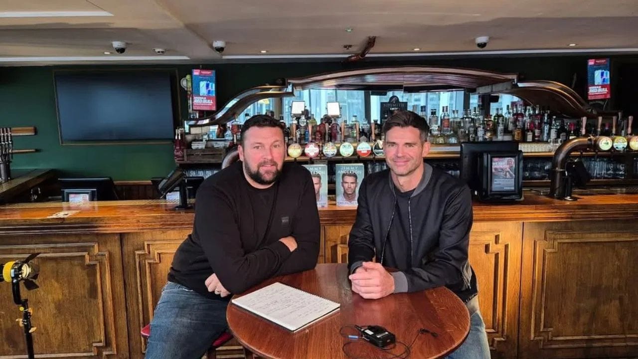 આ યાદીમાં ઇંગ્લેન્ડના ભૂતપૂર્વ ફાસ્ટ બોલર જેમ્સ એન્ડરસનનો પણ સમાવેશ થાય છે, જે વાઇન બિઝનેસમાં પોતાનું નસીબ અજમાવી રહ્યો છે. એન્ડરસને 2015 માં પોતાનું વાઇન લેબલ શરૂ કર્યું હતું. તેણે ગયા વર્ષે જ આંતરરાષ્ટ્રીય ક્રિકેટમાંથી નિવૃત્તિ લીધી હતી. તે ઇંગ્લેન્ડના સૌથી સફળ બોલરોમાંના એક છે. (PC: Instagram)