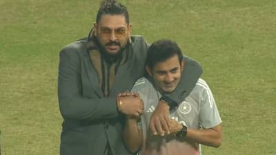 Yuvraj Singh: યુવરાજ સિંહે મેદાનની વચ્ચે ગૌતમ ગંભીરને દબોચી લીધો, હજારો ચાહકોની સામે બંને દિગ્ગજોની મસ્તી