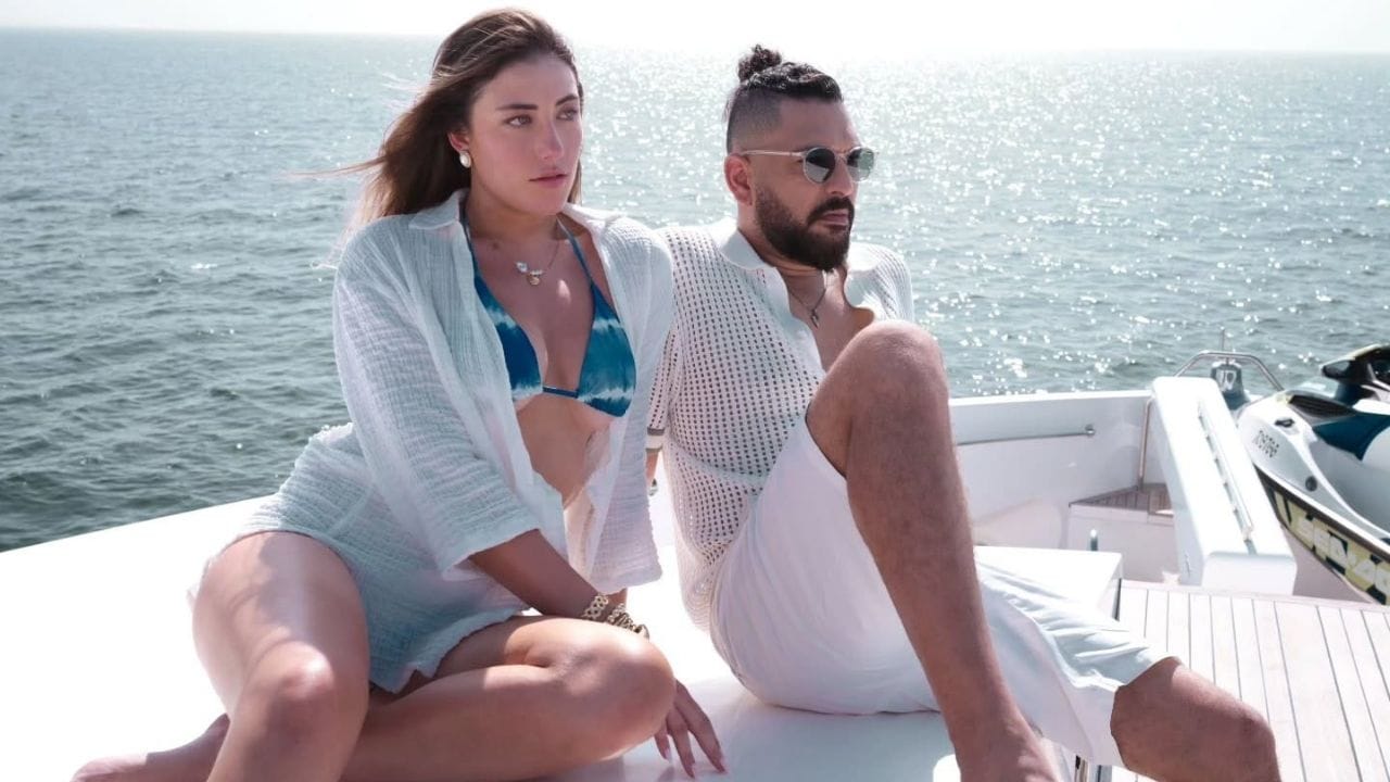 ફ્રેઝર મૂળ ટેનિસ ખેલાડી હતી પરંતુ હવે તે મોડેલિંગ, એન્કરિંગ અને અભિનયમાં આગળ વધી છે. ફ્રેઝર નિયમિતપણે ટેનિસ અને મોડેલિંગ સંબંધિત તેના ખાસ ફોટોશૂટના ફોટા પોસ્ટ કરે છે, જેની ખૂબ પ્રશંસા થાય છે.