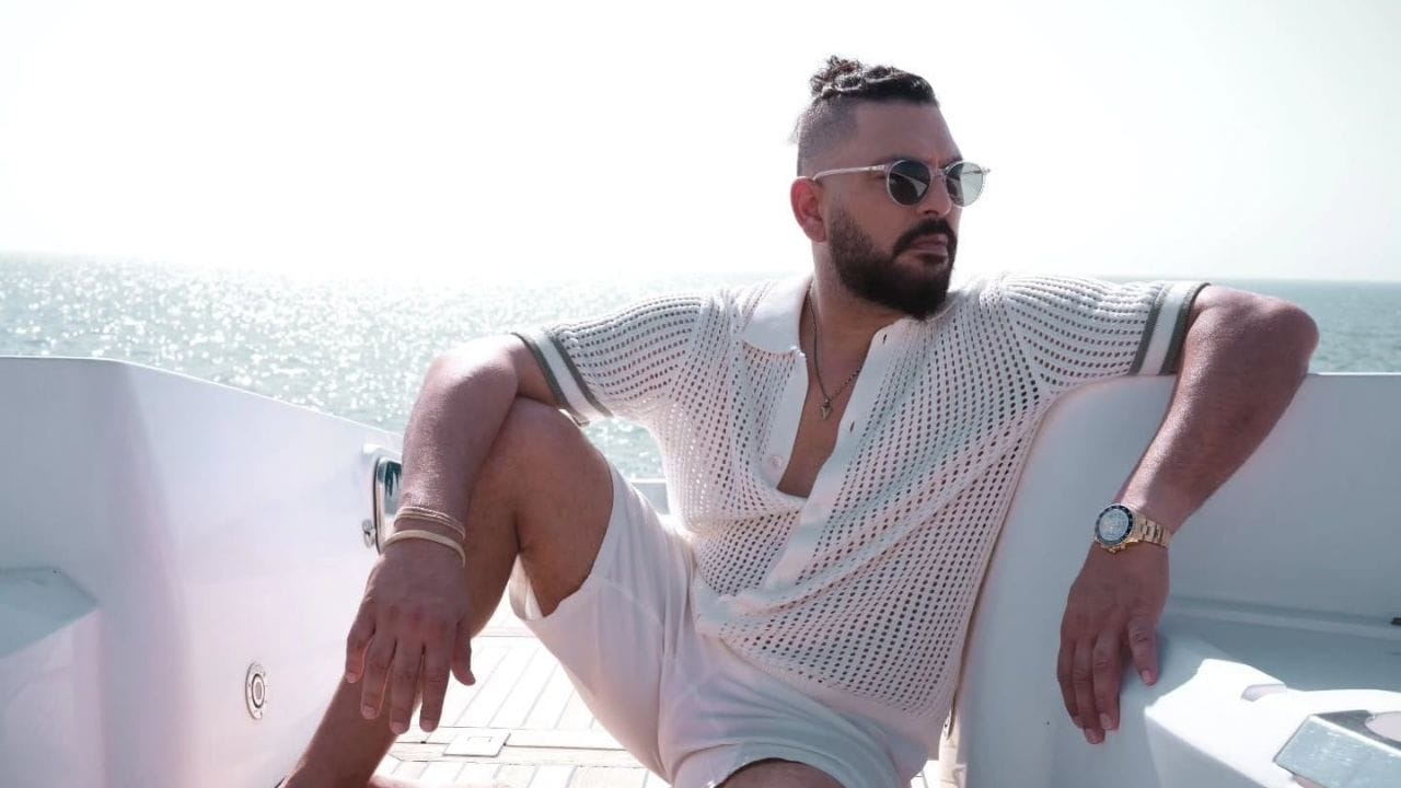 યુવરાજ સાથેના ફોટાની વાત કરીએ તો, આ પોસ્ટ એક ટેકીલા કંપનીના ઇન્સ્ટાગ્રામ એકાઉન્ટ દ્વારા બનાવવામાં આવી હતી, જેનો યુવરાજ સહ-સ્થાપક છે.