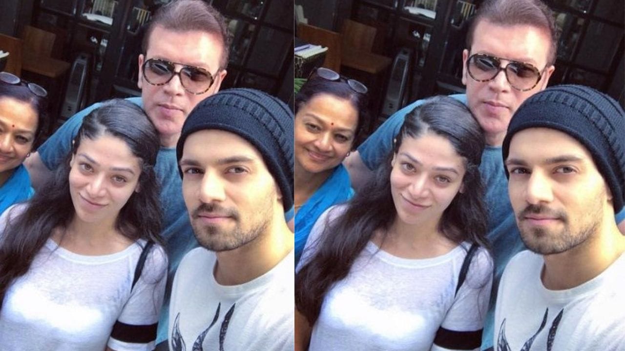    જોકે તેલુગુ તેની માતૃભાષા છે.પહેલા તેના પતિના અફેરો, પછી તેના પુત્ર સામે ગંભીર આરોપો લગ્યા હતા.ઝરીના વહાબની પર્સનલ લાઈફ ખુબ ઉતાર-ચઢાવ ભરી રહી છે.