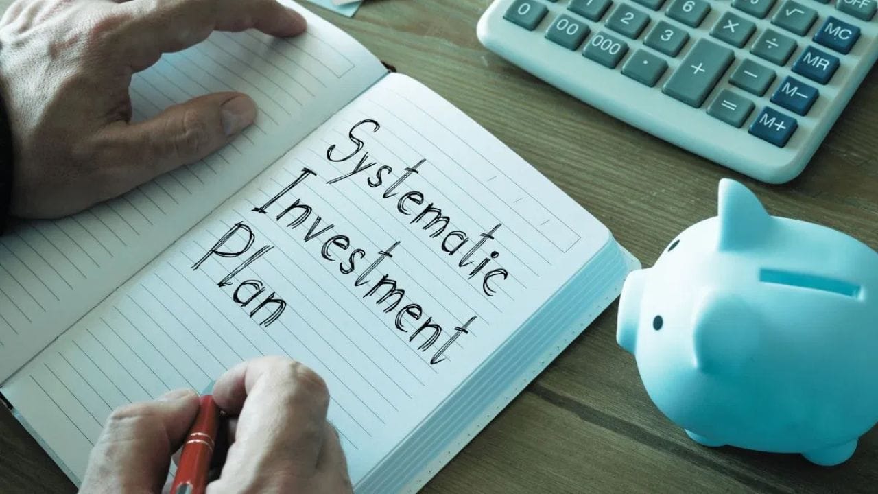 આ ફંડ 2 ડિસેમ્બર, 2005 ના રોજ શરૂ કરવામાં આવ્યું હતું અને ત્યારથી તેણે રોકાણકારોને આશરે 14.91% નો CAGR આપ્યો છે. આની તુલનામાં, બેન્ચમાર્ક BSE સેન્સેક્સ TRI નો CAGR સમાન સમયગાળા દરમિયાન આશરે 13.46% હતો. આ દર્શાવે છે કે, ફંડે લાંબાગાળામાં બજાર કરતાં વધુ સારું વળતર આપવાનો પ્રયાસ કર્યો છે.