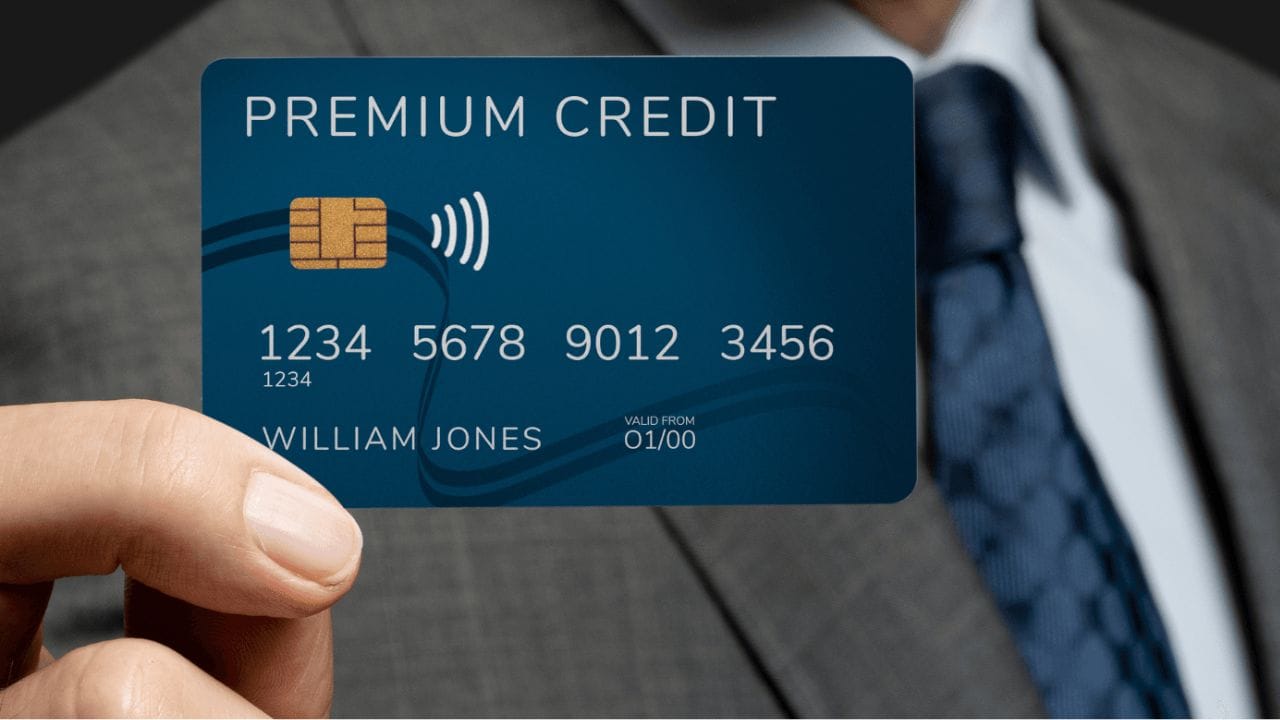 સેટલમેન્ટ અને જૂના બાકી લેણાંને અવગણવું: ઘણા લોકો માને છે કે લોન સેટલમેન્ટ અથવા રાઇટ-ઓફ એ બાબતનો અંત છે. જો કે, સેટલમેન્ટ ટેગ તેમના ક્રેડિટ રિપોર્ટ પર નકારાત્મક અસર કરે છે. તેવી જ રીતે, કોઈપણ જૂની બાકી બેલેન્સ, ભલે નાની હોય, તમારા સ્કોરને નીચે ખેંચી રહી છે. જૂના બાકી લેણાંને સંપૂર્ણપણે પૂરા કરવા અને તમારા રિપોર્ટને અપડેટ કરવા એ તમારા સ્કોરને સુધારવા તરફ એક મોટું પગલું હોઈ શકે છે.