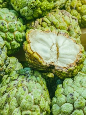 20 સેકન્ડમાં જ સીતાફળના બી થઈ જશે અલગ, ખાવાની આવશે મજા!