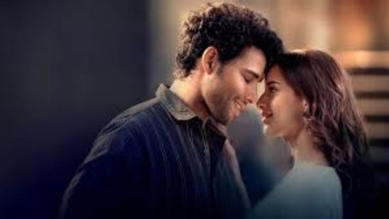 ધડક 2: તૃપ્તિ ડિમરી અને સિદ્ધાંત ચતુર્વેદી અભિનીત "ધડક 2" પણ બોક્સ ઓફિસ પર નિષ્ફળ ગઈ. નિર્માતાઓએ ફિલ્મ પર ₹60 કરોડનો જંગી ખર્ચ કર્યો હતો, પરંતુ તે બોક્સ ઓફિસ પર ફક્ત ₹28 કરોડ જ કલેક્શન કરી શકી. જેના કારણે તે ફ્લોપ રહી. આનો અર્થ એ થયો કે ફિલ્મ તેના બજેટનો અડધો ભાગ પણ વસૂલવામાં નિષ્ફળ ગઈ અને બોક્સ ઓફિસ પર પડી ભાંગી.