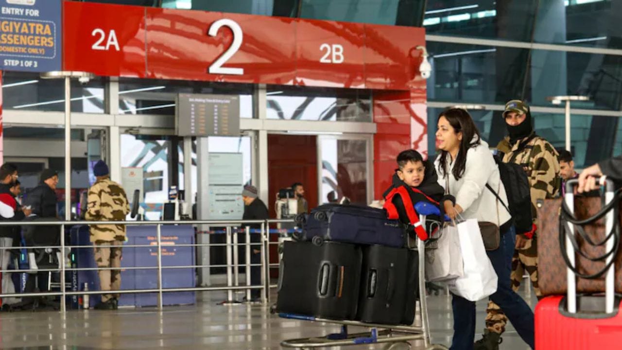 વધુમાં, જો તમે તમારી ટ્રિપનું ફરીથી આયોજન કરવા માંગતા હો, તો ઇન્ડિગો મુસાફરોને મફત રિબુકિંગનો વિકલ્પ પણ આપી રહી છે. આ પગલું એવા મુસાફરો માટે નોંધપાત્ર રાહત હશે જેમની મુસાફરી યોજનાઓ અચાનક ખોરવાઈ ગઈ હોય. મહત્વનું છે કે, ટિકિટ રદ કરવી હવે અતિ સરળ બની ગઈ છે. તમારે જટિલ ફોર્મ ભરવાની અથવા ગ્રાહક સંભાળમાં રાહ જોવાનો સમય બગાડવાની જરૂર નથી. ફક્ત પાંચ ક્લિક્સ, અને તમારી ટિકિટ રદ કરવાની રિફંડ તમારા ખાતામાં પ્રક્રિયા કરવામાં આવશે. જો તમે પણ તમારી IndiGo ફ્લાઇટ રદ કરવા માંગતા હો, તો નીચે આપેલ સ્ટેપ-બાય-સ્ટેપ પ્રક્રિયા ખૂબ ઉપયોગી થશે.