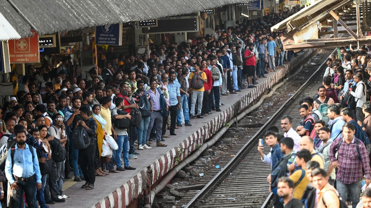 આજે છત્રપતિ શિવાજી મહારાજ ટર્મિનસ ભારતીય રેલવેના મધ્ય રેલવે ઝોનનું મુખ્ય મથક છે. તે મુંબઈ (લોકલ ટ્રેનો) ની જીવનરેખા છે અને લાંબા અંતરની ટ્રેનો માટેનું મુખ્ય કેન્દ્ર છે, જે દરરોજ લાખો મુસાફરોને લઈ જાય છે. બોરી બંદરથી શરૂ થયેલું આ સફર આજે વૈશ્વિક ઓળખ બની ચૂક્યું છે.