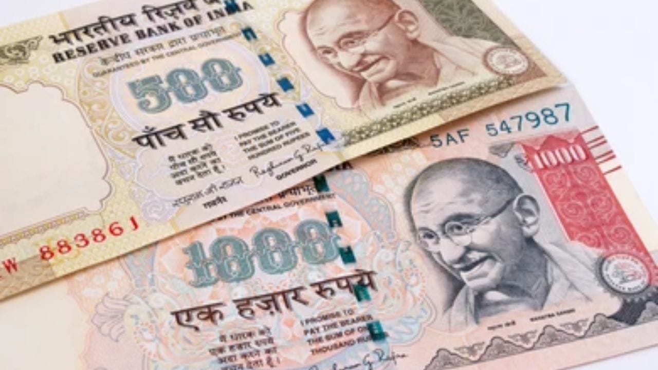 તમે કેટલી જૂની નોટો રાખી શકો છો?: તમે કાયદેસર રીતે 10 નોટો સુધી રાખી શકો છો પછી ભલે તે ₹500 હોય કે ₹1000. જ્યાં સુધી તમે આ મર્યાદામાં રહો છો, ત્યાં સુધી તેમને જાહેર કરવાની, સોંપવાની અથવા કોઈપણ સત્તાવાળાને જાણ કરવાની જરૂર નથી.