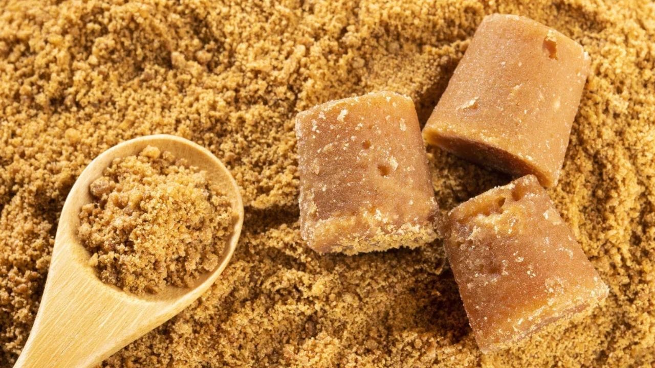how to store jaggery