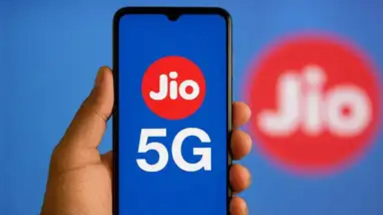 આ Jio પ્લાનની આપણે વાત કરી રહ્યા છીએ તે ફક્ત ₹999 છે. આ Jio પ્લાન તમને ઘણી ચિંતાઓથી મુક્ત કરશે. આ પ્લાન લગભગ 100 દિવસની વેલિડિટી આપે છે. કંપની ગ્રાહકોને 98 દિવસની લાંબી વેલિડિટી અવધિ પણ આપે છે.