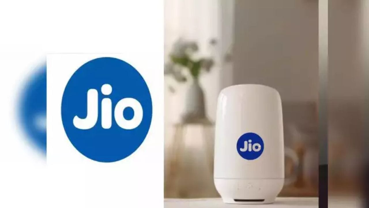 હિન્દી મનોરંજન વિકલ્પોમાં Sony LIV, JioHotstar અને ZEE5 ની ઍક્સેસ શામેલ છે. આંતરરાષ્ટ્રીય મનોરંજન વિકલ્પોમાં FanCode, JioHotstar, Discovery+ અને Lionsgate Playનો સમાવેશ થાય છે. પ્રાદેશિક સામગ્રીનો આનંદ માણનારાઓને JioHotstar, Kanchha Lannka, Sun NXT અને Hoichoi જેવા OTT વિકલ્પો મળશે.