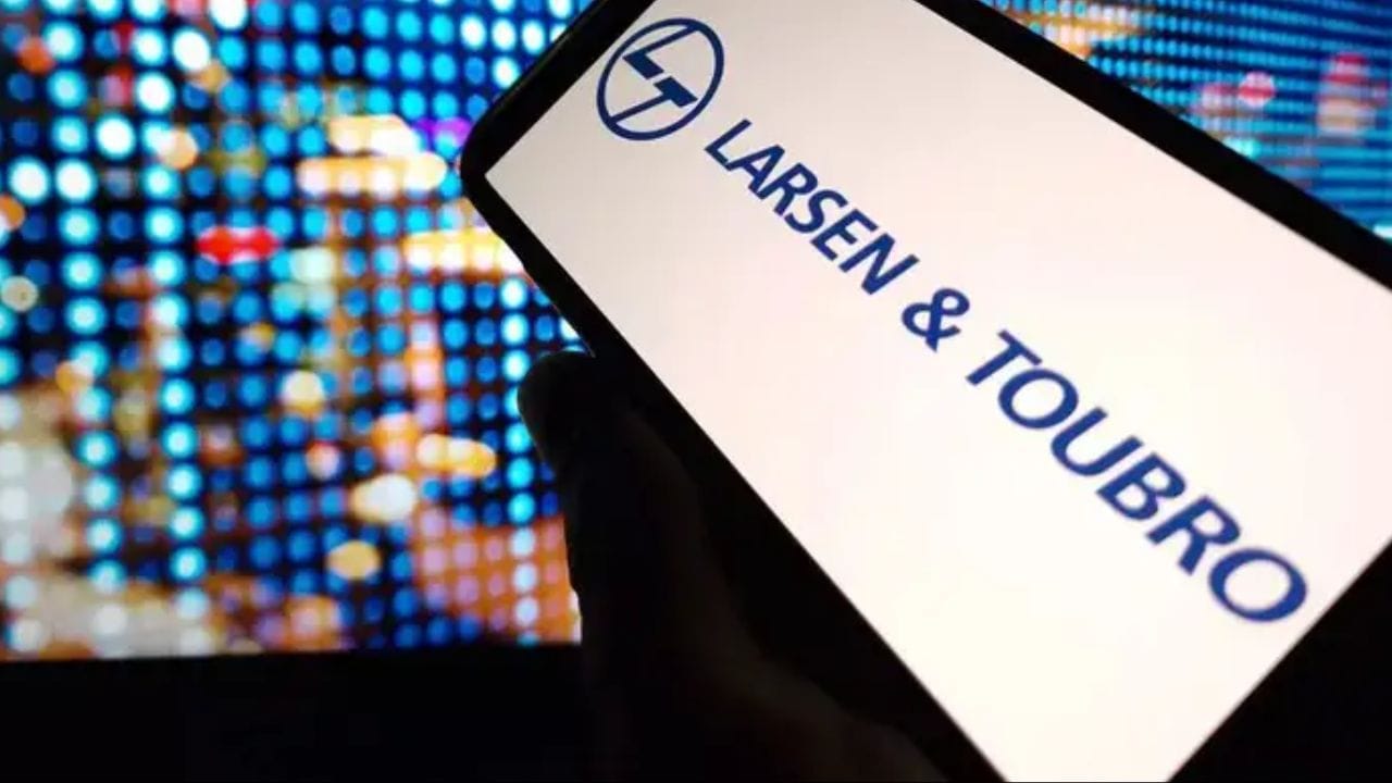 ગોલ્ડમેન સૅક્સે જણાવ્યું હતું કે સ્થાનિક મૂડીખર્ચમાં સુધારો અને L&Tની મજબૂત ઓર્ડર બુક કંપનીના વિકાસને ટેકો આપશે. બ્રોકરેજનો અંદાજ છે કે કંપનીની આવક આગામી પાંચ વર્ષમાં નીચા-ડબલ-અંકના CAGR પર વધી શકે છે, જ્યારે નફો કિશોરાવસ્થાના મધ્ય-કિશોર CAGR પર વધવાની અપેક્ષા છે.