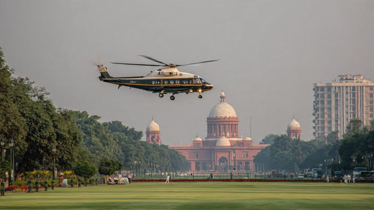 રાષ્ટ્રપતિ ભવન, નવી દિલ્હી: ભારતમાં સર્વોચ્ચ નાગરિક, રાષ્ટ્રપતિનું નિવાસસ્થાન, દેશના સૌથી મહત્વપૂર્ણ સ્થળોમાંનું એક છે. આ કારણોસર, રાષ્ટ્રપતિ ભવનને કાયમી ધોરણે નો-ફ્લાય ઝોન જાહેર કરવામાં આવ્યું છે. આ હેઠળ, વિમાનો, હેલિકોપ્ટર અને ડ્રોન ઉડાવવા પર સખત પ્રતિબંધ છે. આ નિયમ માત્ર રાષ્ટ્રપતિની સલામતી સુનિશ્ચિત કરે છે જ નહીં પરંતુ રાષ્ટ્રીય રાજધાનીના હૃદયમાં સુરક્ષા પણ વધારે છે.