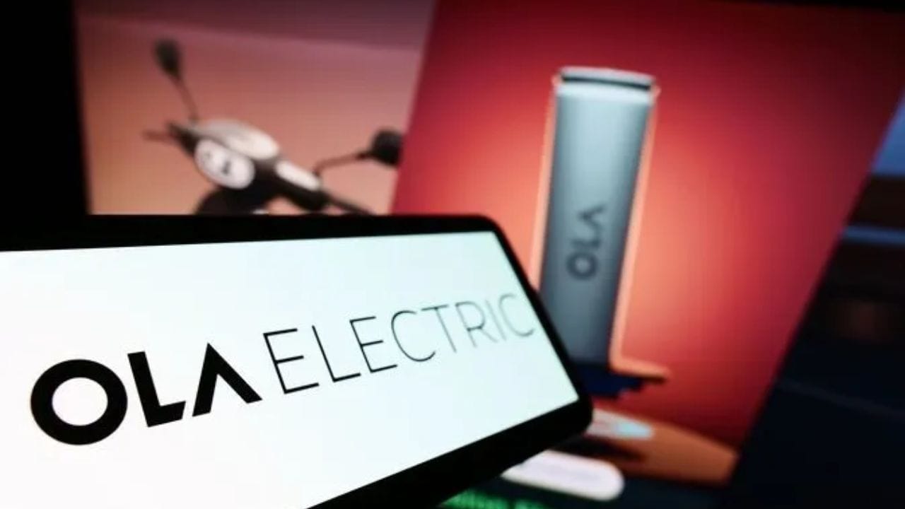 એક્સચેન્જ ડેટા દર્શાવે છે કે નાના રોકાણકારોએ ભારે રોકાણ કર્યું છે, તેમનો હિસ્સો ત્રિમાસિક ધોરણે વધી રહ્યો છે. સપ્ટેમ્બર 2024 માં હિસ્સો 9.84% હતો, જે સપ્ટેમ્બર 2025 માં વધીને 25% થી વધુ થઈ ગયો. પ્રમોટર્સે પણ શેર ગીરવે મૂક્યા છે. કુલ હિસ્સો 36.78% છે, જેમાં આ હિસ્સો 8.25% છે.