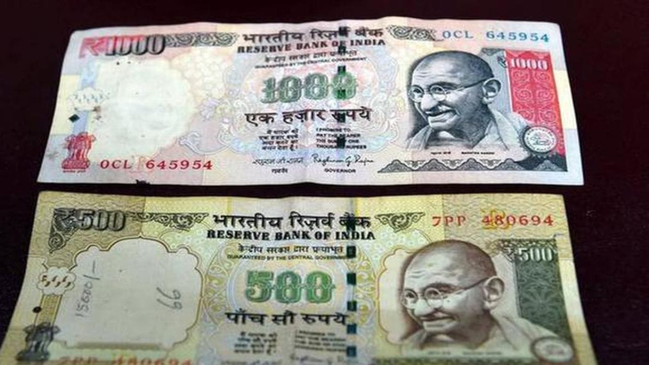 જો મર્યાદા ઓળંગાઈ જાય તો શું થાય છે?: જો કોઈ વ્યક્તિ પરવાનગી કરતાં વધુ જૂની નોટો રાખતો જોવા મળે છે તો ગુનો નાણાકીય હશે. સજામાં ફક્ત નાણાકીય દંડનો સમાવેશ થાય છે, કેદ નહીં. લઘુત્તમ દંડ ₹10,000 છે, પરંતુ તે જપ્ત કરાયેલી વધારાની નોટોના મૂળ મૂલ્યના પાંચ ગણા સુધી હોઈ શકે છે.