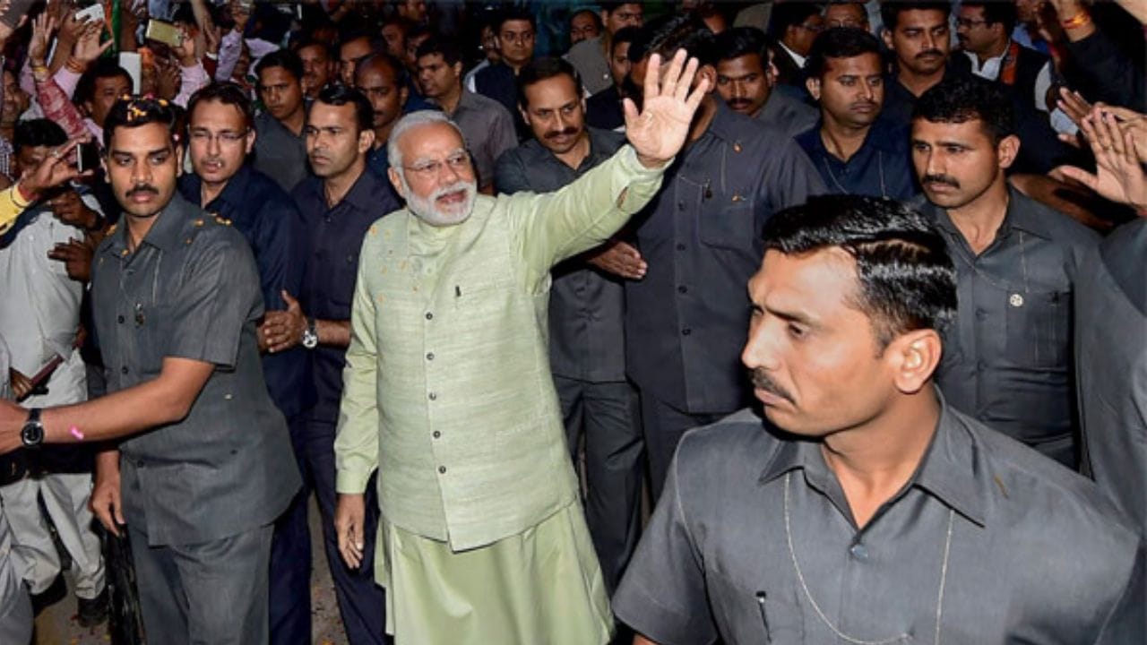 ભારતના વડા પ્રધાન માત્ર એક રાજકીય નેતા નથી પણ રાષ્ટ્રના પ્રતિનિધિ પણ છે, અને તેમના જીવન પર સરકારનો ખર્ચ નોંધપાત્ર છે. અન્ય સરકારી પ્રણાલીઓ પરના ખર્ચ સાથે આશરે ₹11.7 મિલિયનનો દૈનિક સુરક્ષા ખર્ચ રાષ્ટ્રની સુરક્ષા અને સન્માનનો પુરાવો છે. વડા પ્રધાનનું અંગત જીવન સરળ હોવા છતાં, તેમના પદની ગંભીરતા આ ખર્ચાઓને ન્યાયી ઠેરવે છે.