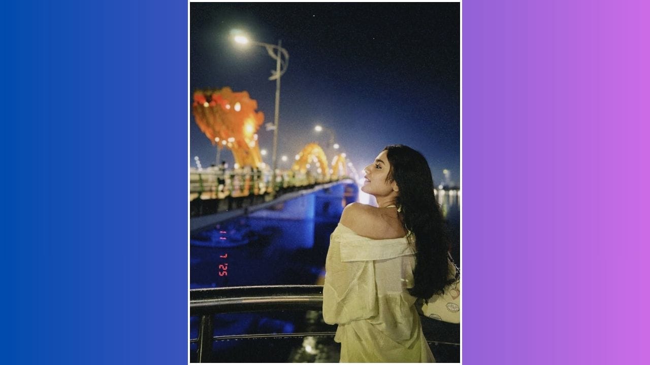 પ્રિયાનો ગ્લેમરસ લુક સોશિયલ મીડિયા પર રોજ જોવા મળે છે. ક્યારેક તે દેશી લુકમાં જોવા મળે છે, તો ક્યારેક તે તેના વેસ્ટર્ન લુકથી ચાહકોને આકર્ષે છે. હાલના લેટેસ્ટ ફોટામાં પ્રિયા બિકીની અને ટૂંકા શોર્ટ્સમાં જોવા મળી રહી છે. તેનો આ સિઝલિંગ લુક ખરેખર જોવા જેવો છે.