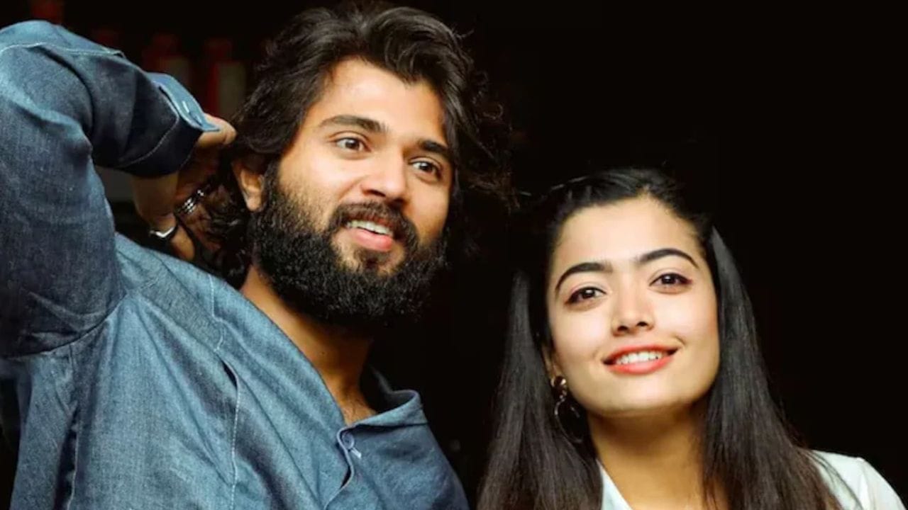 જોકે, હૈદરાબાદ પરત ફર્યા પછી આ કપલ તેમના ફિલ્મ ઉદ્યોગના મિત્રો માટે પાર્ટીનું આયોજન કરશે કે નહીં તે હજુ સુધી જાણી શકાયું નથી. મીડિયા રિપોર્ટ્સ અનુસાર, રશ્મિકા અને વિજયની હૈદરાબાદમાં 3 ઓક્ટોબર, 2025ના રોજ સગાઈ થઈ હતી. જોકે વિજય કે રશ્મિકાએ જાહેરાત કરી ન હતી, પરંતુ સમાચાર લીક થયા પછી વિજયની ટીમે મીડિયાને આ સમાચારની પુષ્ટિ કરી હતી. તેમણે એ પણ જાહેરાત કરી હતી કે આ કપલ ફેબ્રુઆરીમાં લગ્ન કરશે.