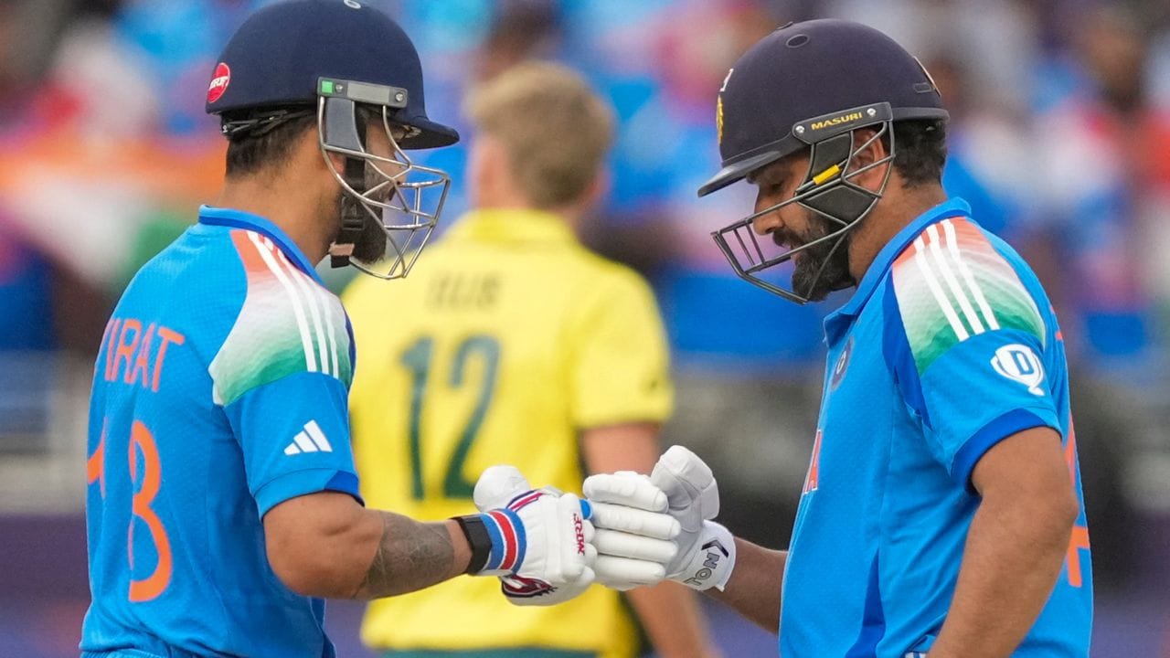 રોહિત શર્માના નામે એક વનડે સીરિઝમાં સૌથી વધુ સદી ફટકારવાનો રેકોર્ડ છે. રોહિત શર્માએ 2019ના વર્લ્ડ કપમાં 5 સદી ફટકારી હતી. આ કારનામું કોઈ બેટ્સમેન કરી શક્યું નથી. વિરાટ કોહલીએ એક વનડે સીરિઝમાં 3 સદી ફટકારી છે.