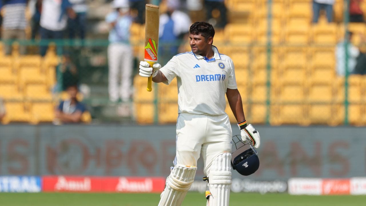 સરફરાઝે રાજસ્થાન વિરુદ્ધ માત્ર 22 બોલમાં 73 રન ફટકાર્યા, જેમાં 7 છગ્ગા અને 6 ચોગ્ગાનો સમાવેશ થાય છે. તેણે 15 બોલમાં પોતાની અડધી સદી પૂરી કરી, જે T20 ફોર્મેટમાં તેની સૌથી ઝડપી અડધી સદી હતી. સરફરાઝે રહાણે સાથે મળીને બીજી વિકેટ માટે 111 રનની વિસ્ફોટક ભાગીદારી કરી, જેનાથી ટીમની જીતનો મજબૂત પાયો નાખ્યો.