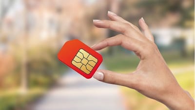 જ્યારે ફોન ચોરાઈ જાય છે, ત્યારે ડેટા સાથે સિમ ખોવાઈ જવાની ચિંતા રહે છે. દુરુપયોગ અટકાવવા માટે લોકોને પહેલા તેમનું સિમ બ્લોક કરવાની જરૂર પડે છે. ટેલિકોમ ઓપરેટરો તેમના યુઝર્સને સિમ બ્લોક કરવા માટે ઘણા વિકલ્પો આપે છે. તાજેતરમાં, એક યુઝરે ટ્વિટ કર્યું કે તેની બહેનનો ફોન ચોરાઈ ગયો હતો અને તેને સિમ બ્લોક કરવામાં ઘણી મુશ્કેલીનો સામનો કરવો પડ્યો હતો. તેનું સિમ Jioનું હતું. સિમ બ્લોક કરવા માટે તેને વેરિફિકેશનની જરૂર હતી. વેરિફિકેશન માટે ઉપલબ્ધ એકમાત્ર વિકલ્પો મોબાઇલ નંબર અને ઇમેઇલ હતા. ફોન ચોરાઈ ગયો હોવાથી, તે બંને વિકલ્પનો ઉપયોગ કરી શકતો ન હતો.