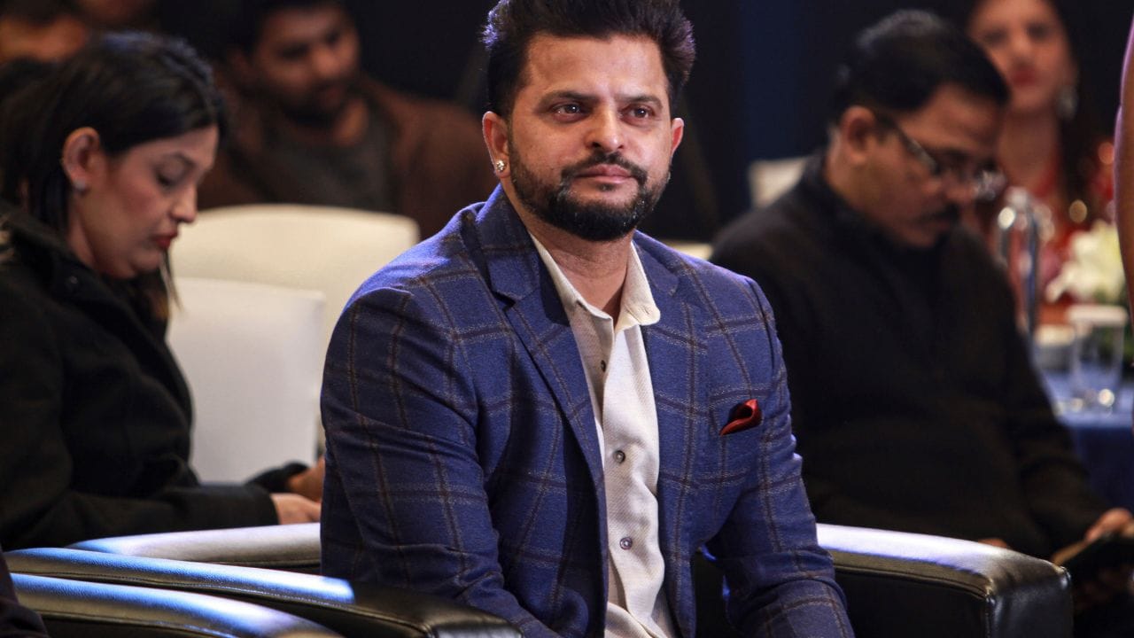 સુરૈશ રૈનાને ભારતીય ટીમની કમાન સંભાળવાની તક 2010-11 દરમિયાન 3 મેચમાં મળી હતી. આ 3 મેચમાં ટીમ ઈન્ડિયાએ જીત મેળવી હતી. સુરૈશ રૈના પણ કેપ્ટન તરીકે સારું પ્રદર્શન કર્યું છે.