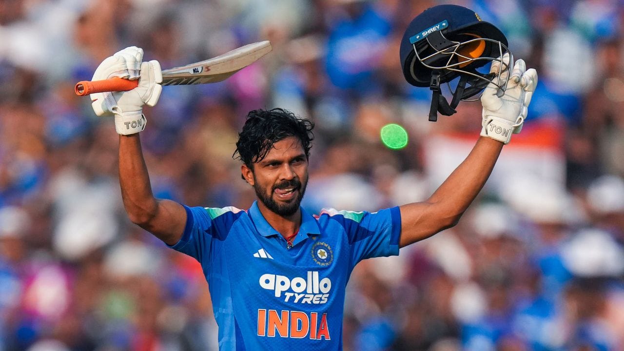 ઋતુરાજ ગાયકવાડે એશિયન ગેમ્સ 2023 દરમિયાન ટીમ ઈન્ડિયાની કેપ્ટનશીપ કરી હતી. આ ટૂર્નામેન્ટમાં ભારતે જીતની હેટ્રિક લગાવી હતી અને ટ્રોફી જીતી હતી. ઋતુરાજ ગાયકવાડ સીનિયર ટીમમાં પોતાનું સ્થાન પાક્કું કરી શક્યો નહી પરંતુ કેપ્ટન તરીકે તેનો પણ એક રેકોર્ડ છે.