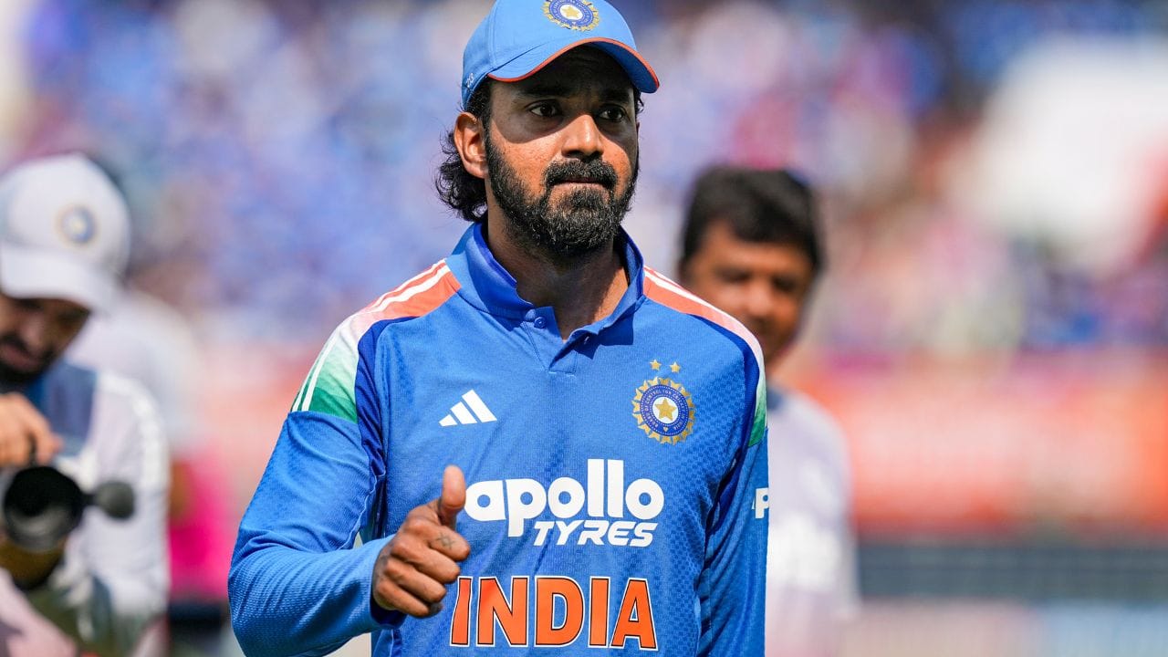 કે.એલ રાહુલ એક વખત ભારતીય ટી20 ટીમની કમાન સંભાળી હતી. 2022માં અફઘાનિસ્તાન વિરુદ્ધ કેપ્ટનશીપ કરી હતી. ભારતે આ મેચમાં 101 રનના મોટા અંતરથી જીત્યું હતુ. જેમાં વિરાટ કોહલીએ અણનમ 122 રનની ઈનિગ્સ રમી હતી.