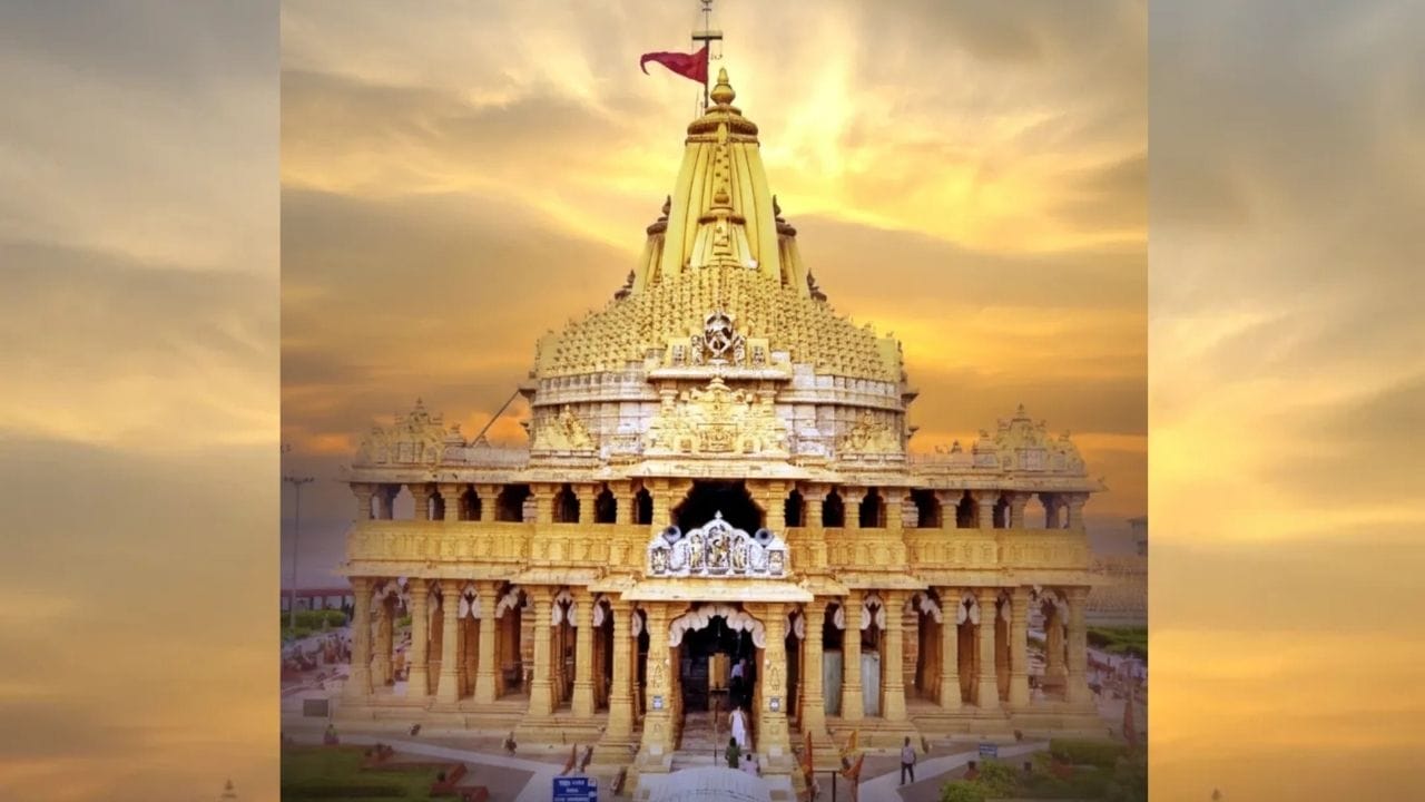 સોમનાથ ગુજરાત રાજ્યમાં સૌરાષ્ટ્રના સાગરકાંઠે આવેલું ભવ્ય મંદિર છે. ભગવાન શિવના 12 પવિત્ર જ્યોતિર્લિંગમાનું પ્રથમ જ્યોતિર્લિગ અહીં સોમનાથમાં છે. સોમનાથનો ઉલ્લેખ ઋગ્વેદમાં પણ થયો છે.