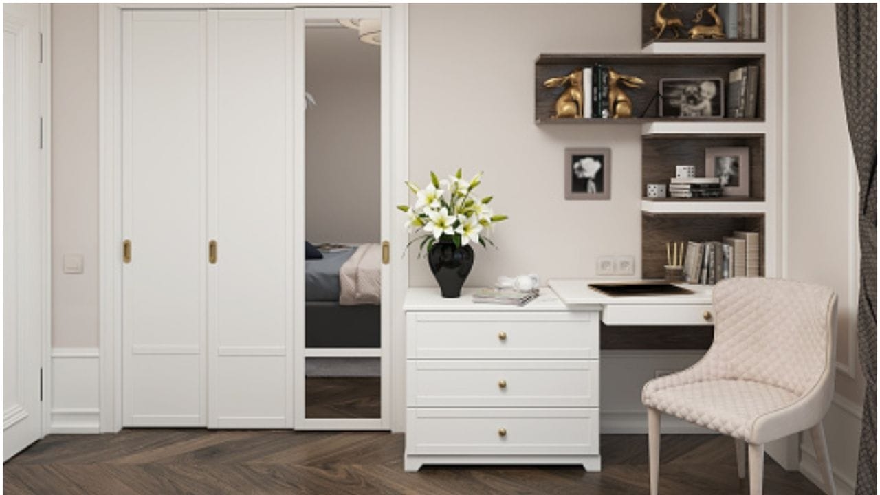 કબાટમાં અરીસો ન રાખો: જો તમે તમારા કબાટમાં અરીસો રાખો છો અથવા તેમાં અરીસો લગાવો છો, તો તે વાસ્તુ દોષોનું કારણ બને છે. અરીસાવાળા કબાટને ખૂબ જ અશુભ માનવામાં આવે છે. તે નાણાકીય સમસ્યાઓ અને ગરીબી તરફ દોરી શકે છે.