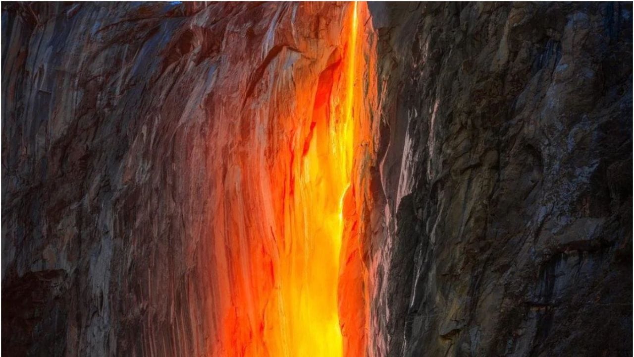 આ ધોધ લગભગ 1500 ફૂટની ઊંચાઈથી પડે છે. જોકે તેમાં કોઈ આગ વહેતી નથી, ચોક્કસ સમયે, સૂર્યપ્રકાશ તેના પર એટલી તીવ્રતાથી પડે છે કે તે અગ્નિની જેમ નારંગી રંગથી ચમકવા લાગે છે. 