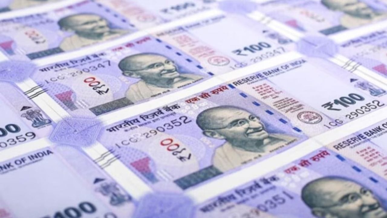 ભૂતકાળના અનુભવને ધ્યાનમાં લેતા, સાતમા પગાર પંચ દરમિયાન, કર્મચારી સંગઠનોએ લઘુત્તમ મૂળ પગાર ₹26,000 ની માંગ કરી હતી, પરંતુ કમિશને તેને ₹18,000 નક્કી કર્યો. આનો અર્થ એ છે કે, સૂચનો ઉપરાંત, કમિશન પોતાની શરતો અને ગણતરીઓ પણ લાગુ કરે છે. હાલ માટે, ઓફિસોની ફાળવણી અને ફેબ્રુઆરીમાં મળેલી બેઠકથી સ્પષ્ટ થઈ ગયું છે કે 8મા પગાર પંચની પ્રક્રિયા કાગળકામથી વાસ્તવિક વ્યવહારમાં આગળ વધી ગઈ છે. આ આગામી મહિનાઓમાં કેન્દ્રીય કર્મચારીઓ માટે પગાર અને પેન્શન સંબંધિત મુખ્ય નિર્ણયોનો પાયો નાખશે.