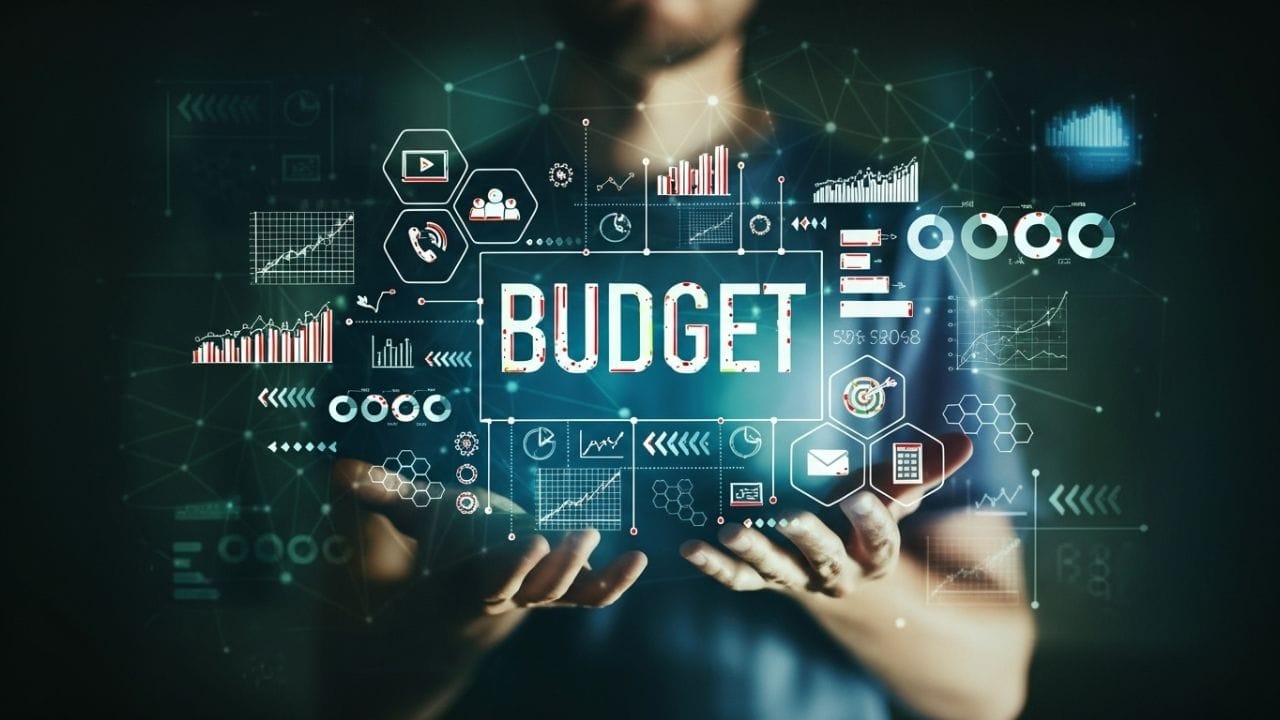 જો કે, આજના નાણામંત્રી સંસદમાં જામ ટકરાવતા જોવા મળશે એવી સંભાવના ઓછી છે પરંતુ આ ‘કાનૂની છૂટ’ આજે પણ કાયદાની પુસ્તિકામાં નોંધાયેલી છે. આ પરંપરા આપણને યાદ અપાવે છે કે, એક સમયમાં દેશ ચલાવવો અને બજેટની વાતો જનતા સુધી પહોંચાડવી એ કેટલું કઠિન અને શારીરિક રીતે થકવી નાખનારું કામ હતું.