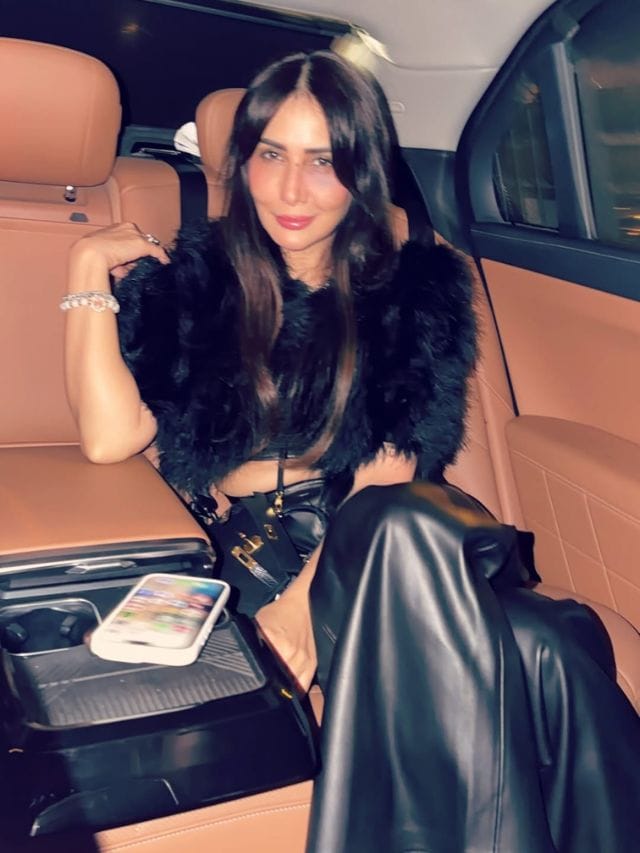 કિમ શર્મા 46 વર્ષની ઉંમરે પણ ફિટ છે, જુઓ ફોટો