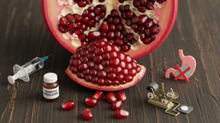 શું તમે પણ રોજ દાડમ ખાઓ છો? સાવધાન! જાણો કયા લોકોએ ભૂલથી પણ તેને ન અડવું જોઈએ